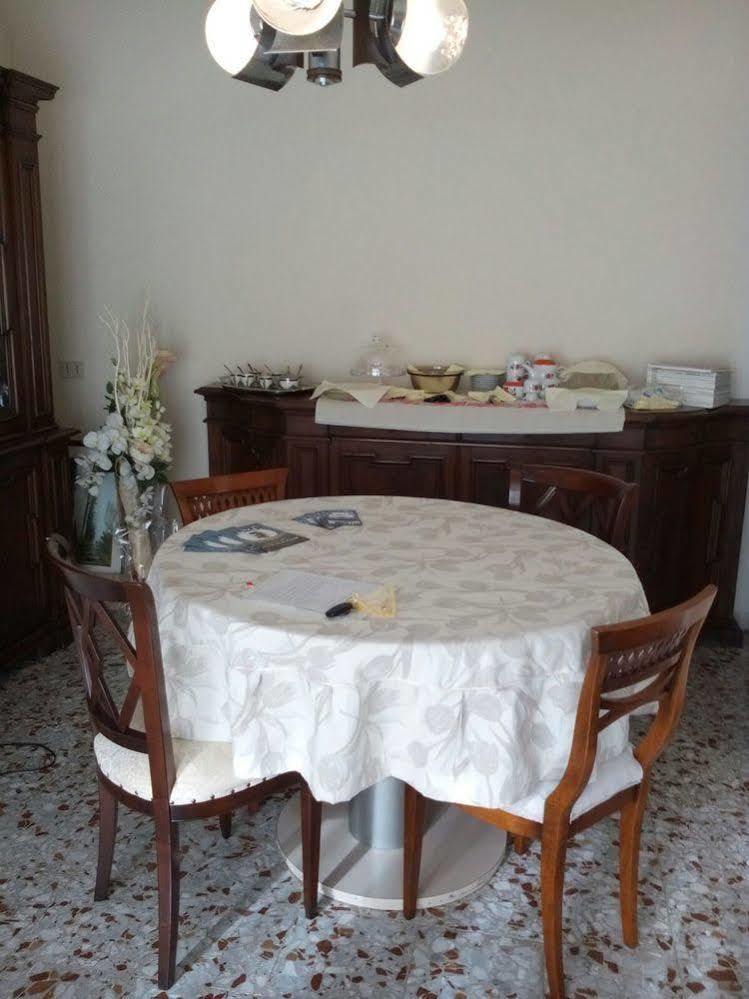 مبيت وإفطار بيازولا سول برينتا Casa Emanuela المظهر الخارجي الصورة